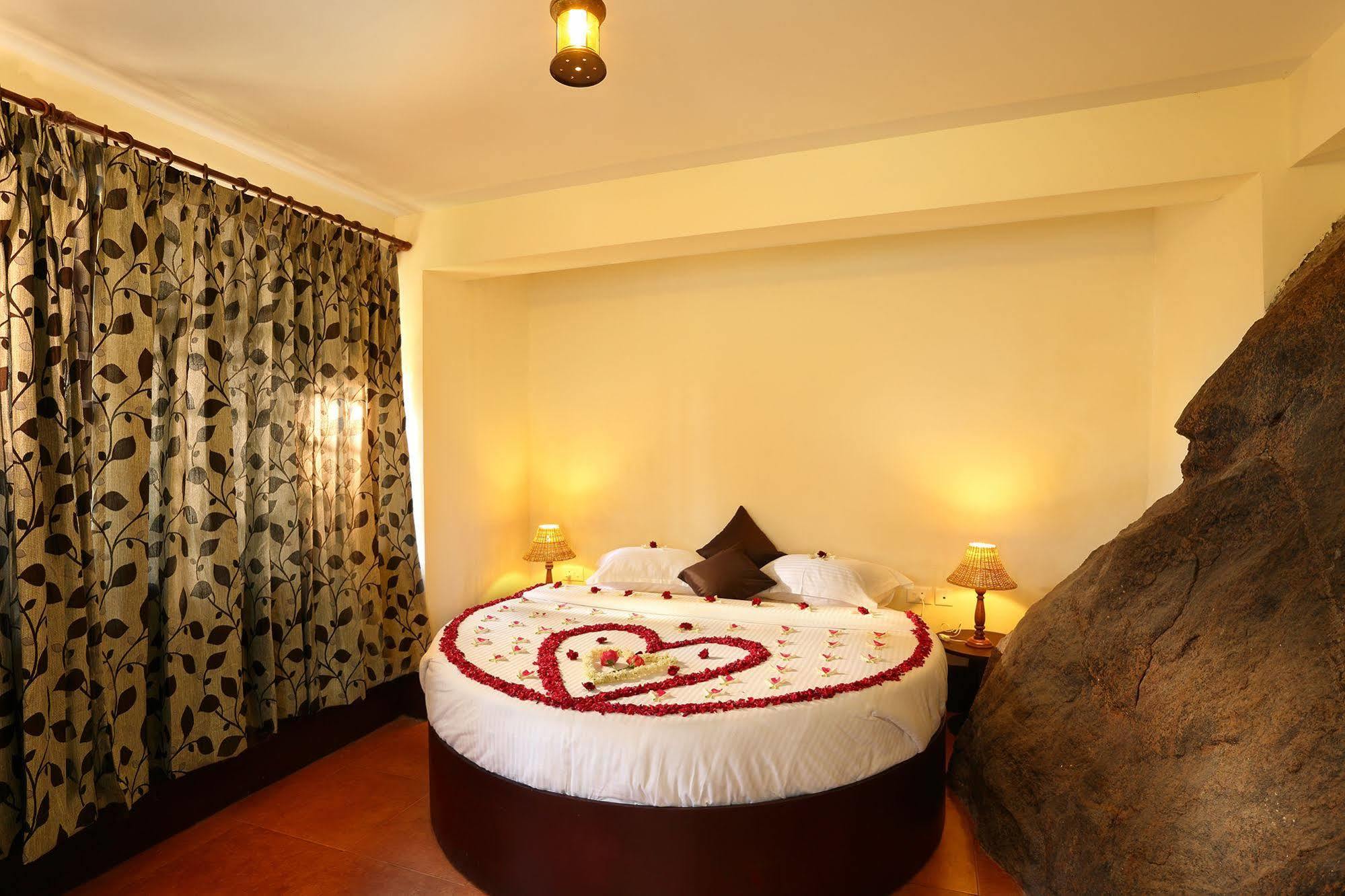 מונאר Madhumanthra Resort - Homestay מראה חיצוני תמונה